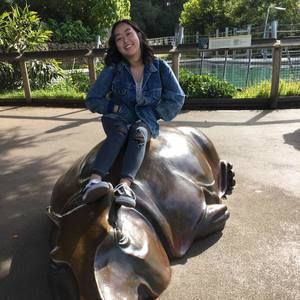 Meet your Posher, Courtney